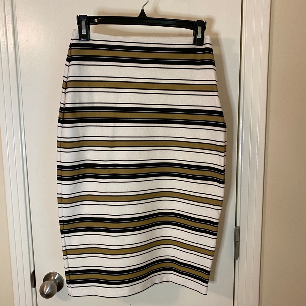 Super cute pencil skirt with stripes sz XS